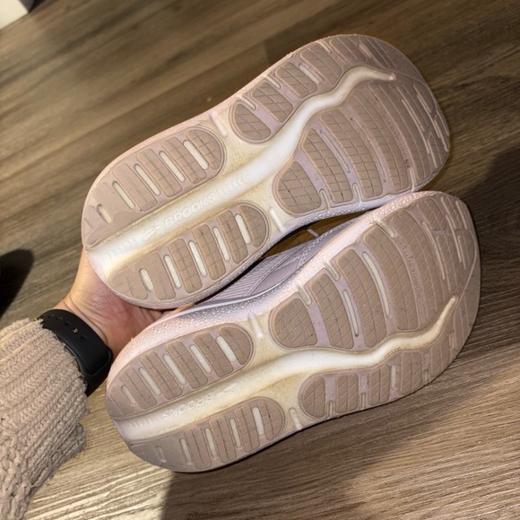 Brooks Women's Light purple lilac lavender Sneakers 7.5 - Picture 3 of 6